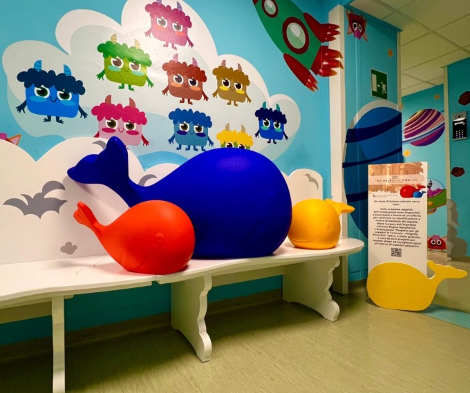 The Rainbow whales – 100 balene colorate per l’ospedale Regina Margherita