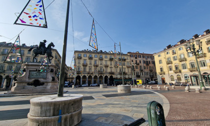 C’è Luci d’Artista: il mercato contadino di piazza Bodoni si sposta in piazza Cavour