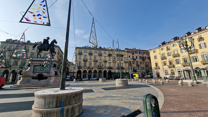 C’è Luci d’Artista: il mercato contadino di piazza Bodoni si sposta in piazza Cavour