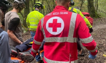 In mountain bike su un sentiero tra Superga e Pino Torinese, cade e si frattura il femore