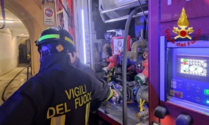 Incendio in un cantina nel centro storico di Pinerolo: domato dai pompieri