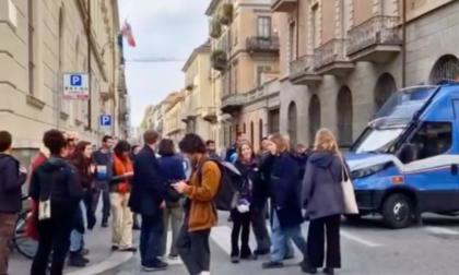 Collettivi femministi cercano di bloccare il convegno di Federvita al collegio San Giuseppe