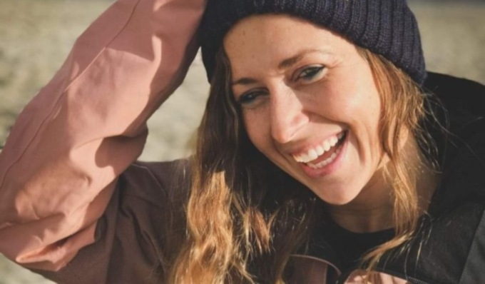 Chi era Giulia Manfrini, l’influencer torinese trafitta da un pesce spada mentre fa surf in Indonesia
