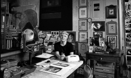 Tra pennelli, tele, foto, ricordi e dischi dei Rolling Stones: riapre la Casa Museo Carol Rama artista torinese amica di Andy Warhol