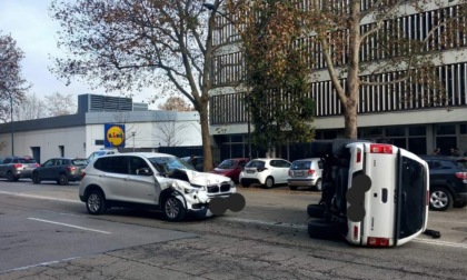 Scontro tra due auto in via Pio VII a Mirafiori