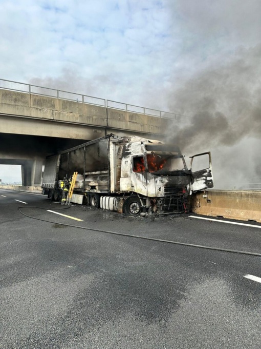 Camion a fuoco in tangenziale ad Orbassano