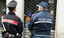 Vende alcolici ai minorenni, negozio di rivendita di Nichelino sanzionato per la seconda volta dalla polizia locale