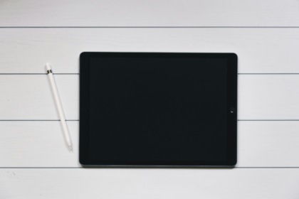 Va dal medico di base non per una diagnosi, ma per rubargli il tablet