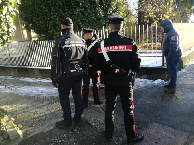 Mamma annega la figlia di 10 mesi nella vasca, il papà ha provato a rianimarla