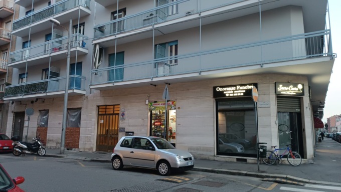 Minimarket Parella: “Io negoziante straniero picchiato dai rapinatori italiani”