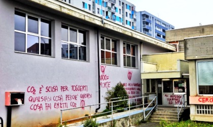 Torino, indagine su rete no vax: 12 persone nei guai per blitz contro scuole e ospedali