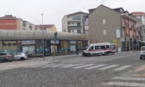 Anziano si sente male in centro Nichelino e viene soccorso dai passanti