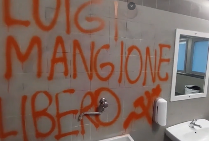 Manifestazioni, scritta nei bagni dell’Università: “Luigi Mangione libero”