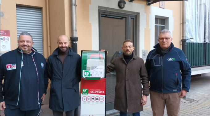 Installato nel cortile del complesso di Via Lancia il primo defibrillatore del progetto “Le Case del Cuore