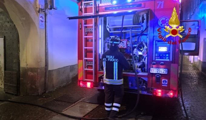 Crolla il soffitto dopo l’esplosione della stufa, anziano al Cto in elisoccorso