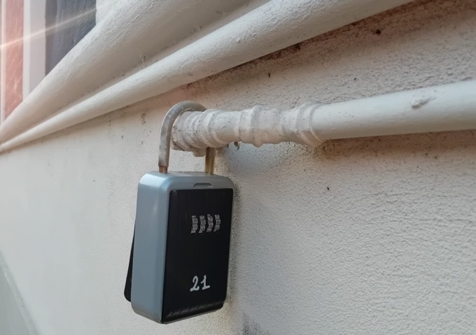 Key box addio, ma i locatari protestano: “Disagi per noi, ma anche per i nostri ospiti”