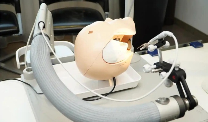 A Torino primo impianto cocleare al mondo, bimbo sordo di 8 mesi torno a sentire grazie a un robot