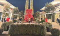 L’albero di natale più alto d’Italia (e d’Europa) si illumina a Torino Outlet Village