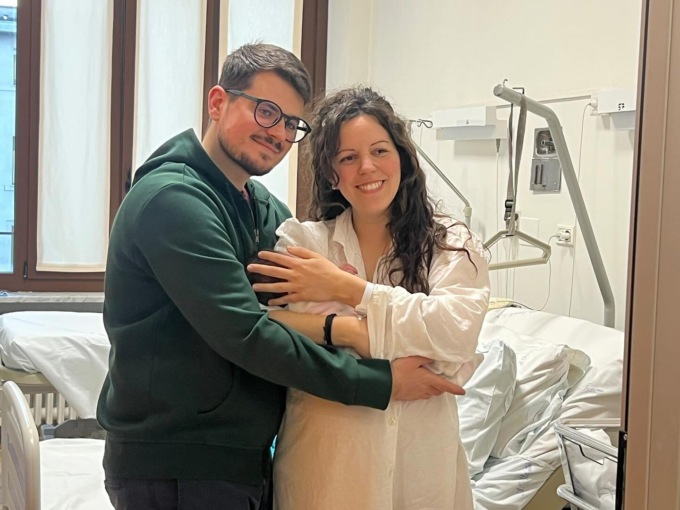 Ospedale Sant’Anna: Alice è la prima bimba del 2025 nata da due genitori sordi