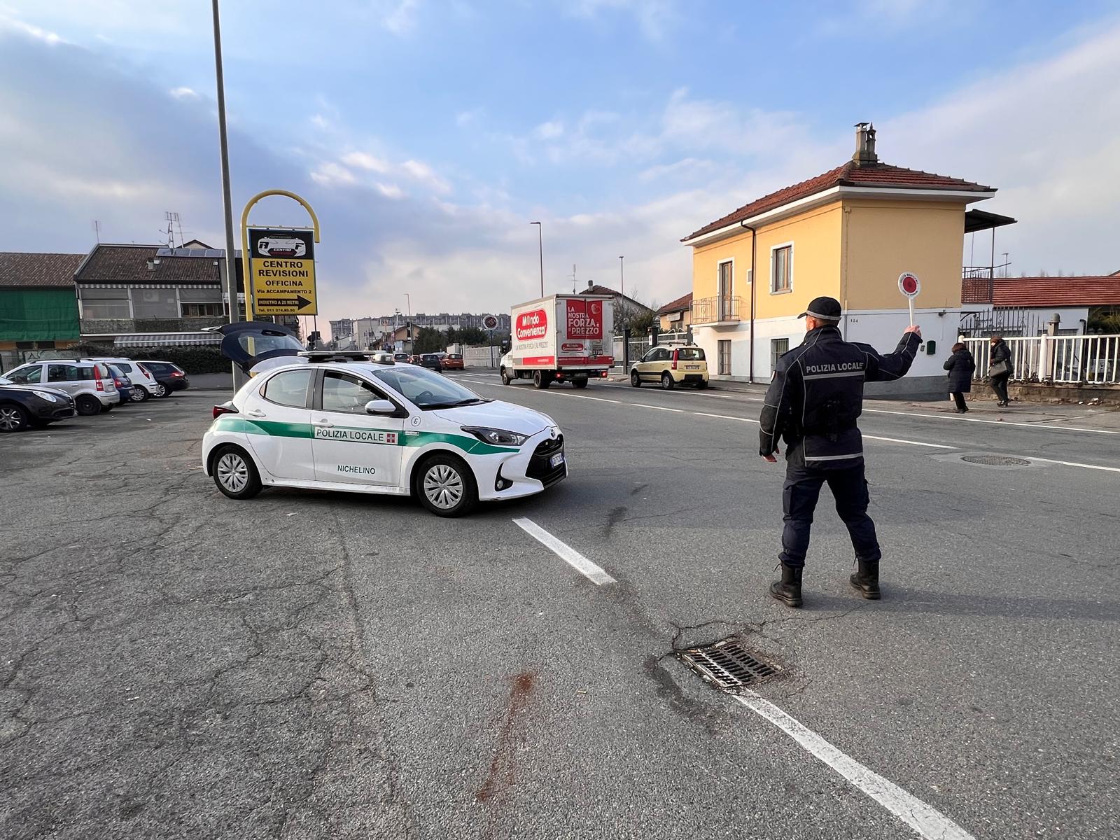 ニチェリーノ：6年間無免許、無保険、車検切れの運転手が捕まった