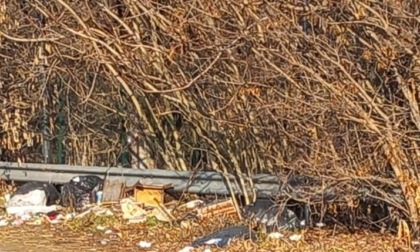 I Viali di Nichelino: rifiuti abbandonati dagli incivili vicino alle sponde del torrente Sangone