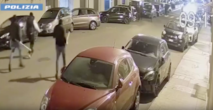 Il derby iniziò con una rissa tra tifosi alla Gran Madre, a distanza di due mesi perquisiti ultras juventini e torinisti