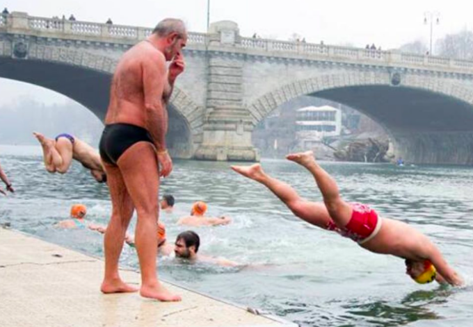 Mettersi il costume e buttarsi nel Po a gennaio, sono pazzi? No, sono “Orsi polari” e noi ne abbiamo conosciuta una