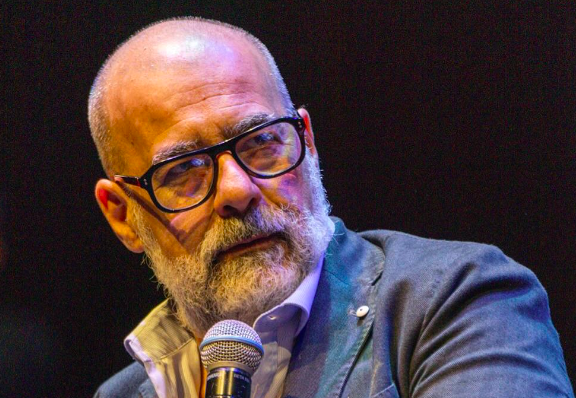 Morto improvvisamente il critico d’arte Luca Beatrice