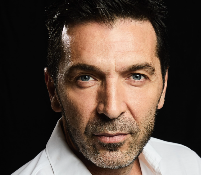Gigi Buffon alle OGR di Torino per la presentazione di “Cadere, rialzarsi, cadere, rialzarsi”
