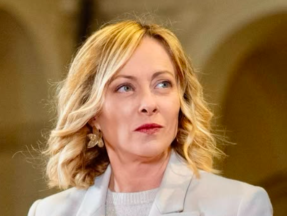 La premier Giorgia Meloni indagata insieme ai ministri Carlo Piantedosi e Matteo Nordio per il rimpatrio del generale libico Almasri