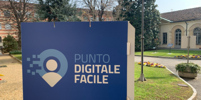 Chieri, sportello di facilitazione digitale a supporto alle famiglie per l’iscrizione alle scuole