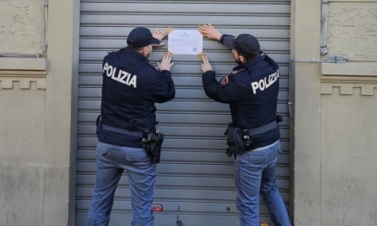 Clienti pregiudicati e violazioni all'interno del locale, chiuso bar a Torino