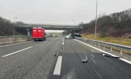 Scontro tra due auto sul raccordo Torino Pinerolo