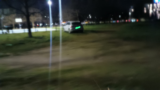 Nichelino, vanno a giocare a pallacanestro e parcheggiano l’auto nel parco