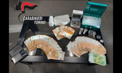 36enne arrestato dai carabinieri di Nichelino per detezione di droga e commercio di prodotti con segni falsi