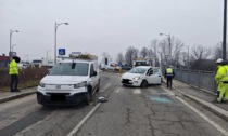 Nichelino, via Torino: veicolo rimane incastrato tra le sbarre della ferrovia