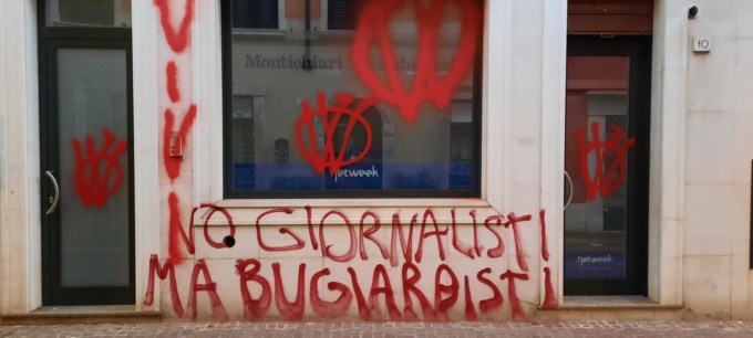 Vergognoso raid vandalico contro una redazione del nostro gruppo editoriale