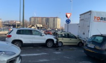 Tamponamento a tre, un'altra mattinata di disagio in Piazza Baldissera