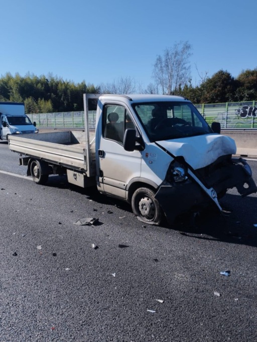 Incidente in tangenziale sud: scontro tra quattro veicoli, due feriti