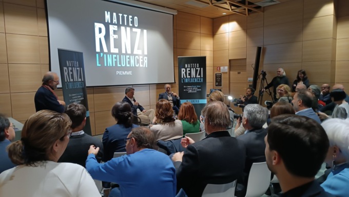 Matteo Renzi alla presentazione del suo libro “L’Influencer”: “Noi siamo il centro che guarda a sinistra”
