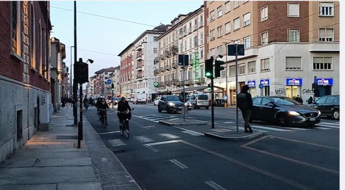 Torino, cresce il “traffico ciclabile” ma anche il tasso di motorizzazione