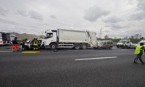 Scontro tra 5 veicoli in tangenziale nord, 2 feriti