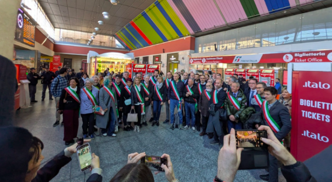 Iniziativa “I sindaci in treno per il treno”, a bordo per raccontare la vita e i disagi dei pendolari della tratta Torino -Bardonecchia