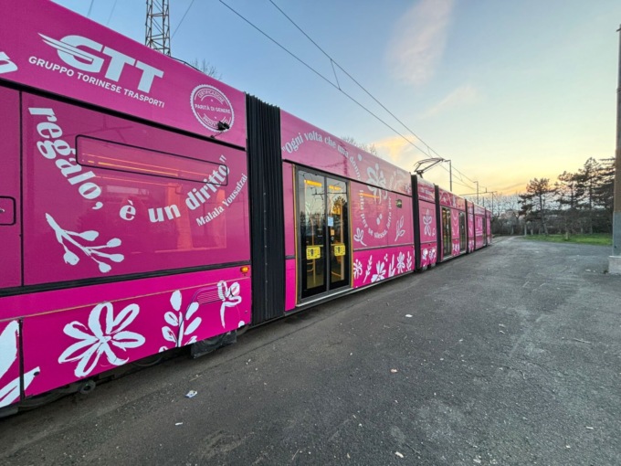 Anche un team della GTT alla “Just The Woman I am” e in città è spuntato anche un tram tutto rosa