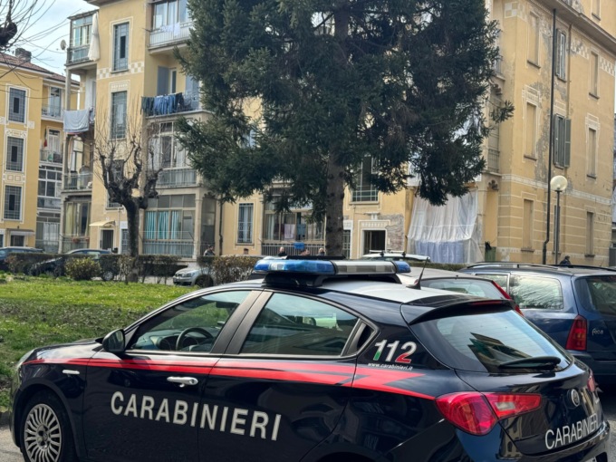 Omicidio in una palazzina in Barriera di Milano, la vittima accoltellata in camera da letto