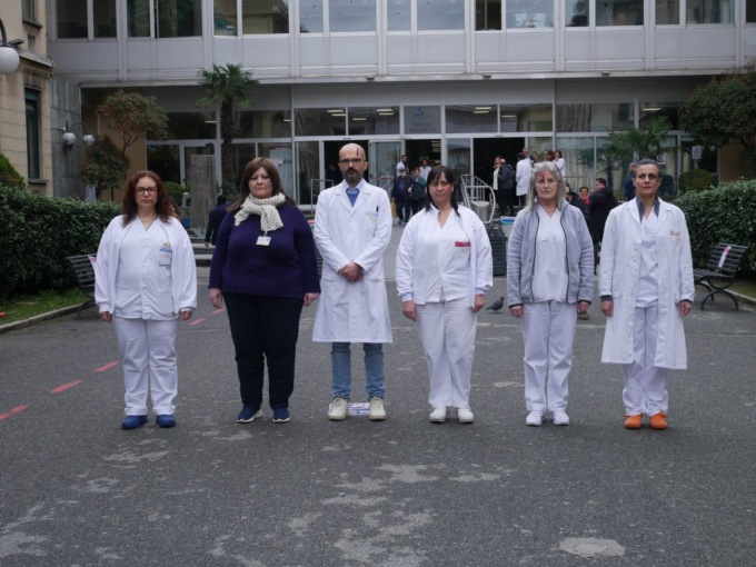 Flash mob della Città della Salute e della Scienza di Torino nella Giornata contro la violenza sugli operatori sanitari