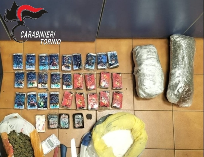 Arrestato 22enne che aveva trasformato la sua casa in un magazzino della droga