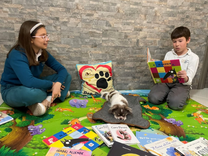 Leggendog: un progetto con i cani per avvicinare i bambini alla lettura alla World International School
