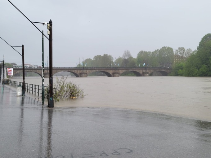 Maltempo, chiusi i Murazzi a Torino