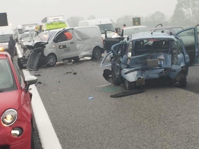 Scontro tra 6 autovetture in A6 all’altezza di Carmagnola